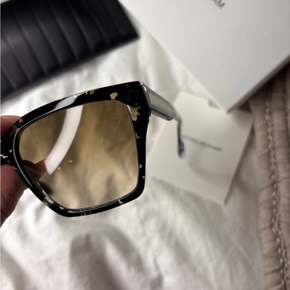 🌟FLASH SALE NO OFFERS Victoria Beckham Tortoiseshell Sunglasses - Picture 7 of 7